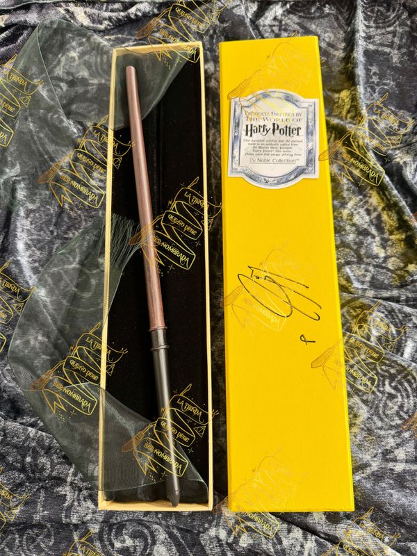 VARITA OLLIVANDERS FIRMADA POR DRACO MALFOY (TOM FELTON)