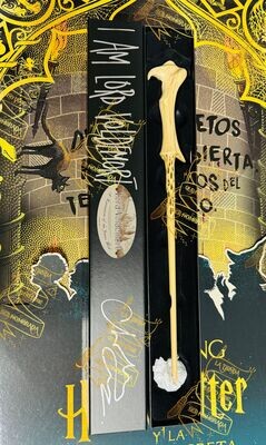 VARITA LORD VOLDEMORT FIRMADA POR TOM RIDDLE (CHRISTIAN COULSON) VARITA LORD VOLDEMORT FIRMADA POR TOM RIDDLE (CHRISTIAN COULSON)
