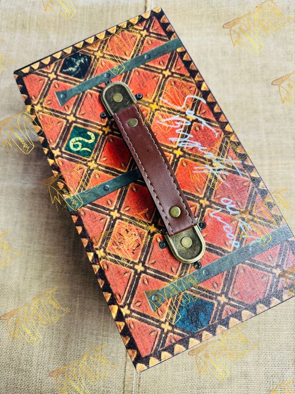 REPLICA BAUL DELUXE FIRMADO POR OLIVER WOOD (SEAN BIGGERSTAFF)