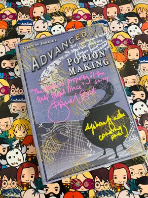 REPLICA NOTEBOOK ADVANCED POTION MAKING MINALIMA FIRMADA POR GINNY WEASLEY (BONNIE WRIGHT), POR PADMA PATIL (AFSHAN AZAD) & POR KATIE BELL (GEORGINA LEONIDAS)
