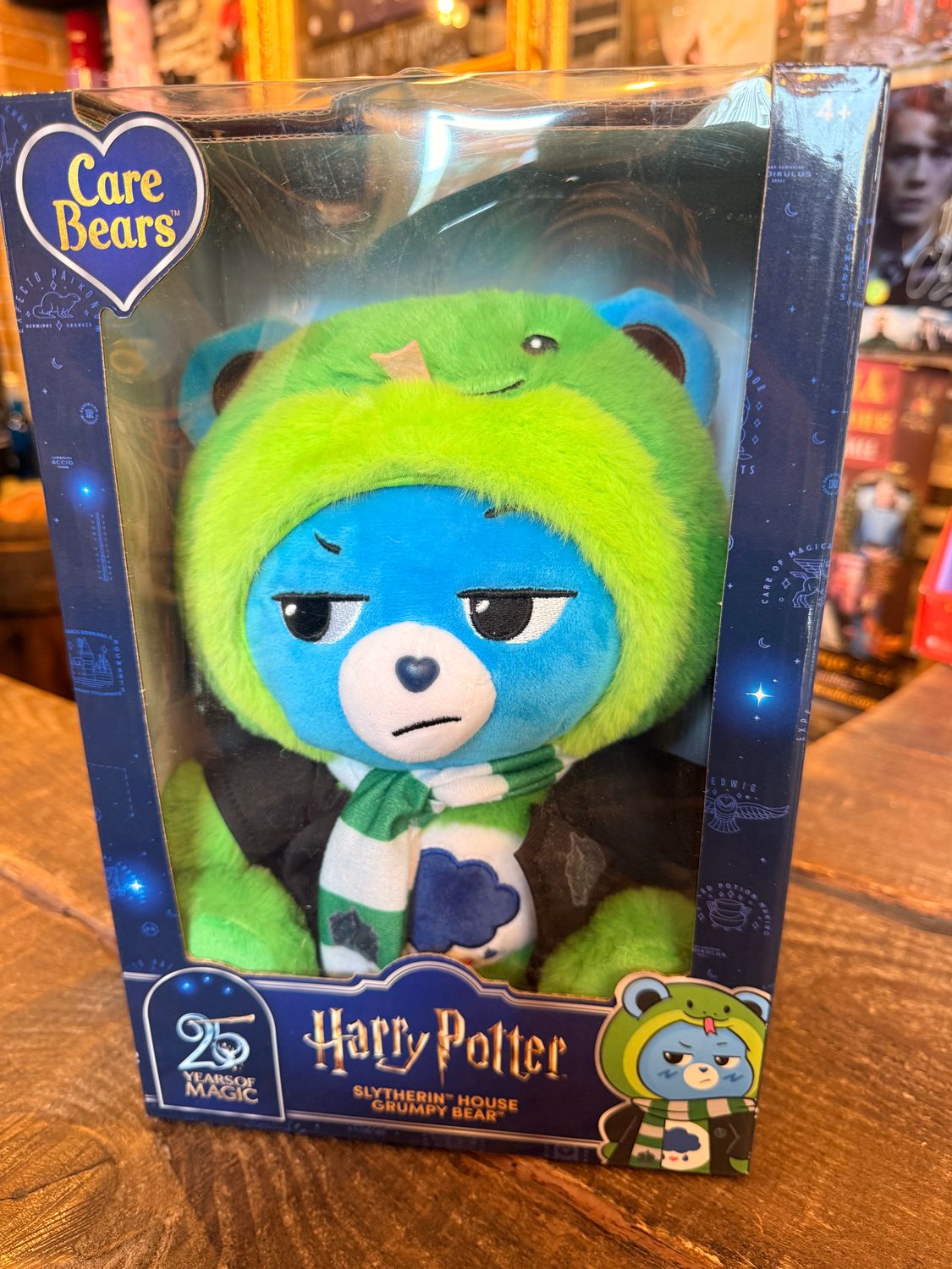 PREVENTA - PELUCHE OSO AMOROSO SLYTHERIN CAPUCHA SERPIENTE ESPECIAL 25 ANIVERSARIO HARRY POTTER