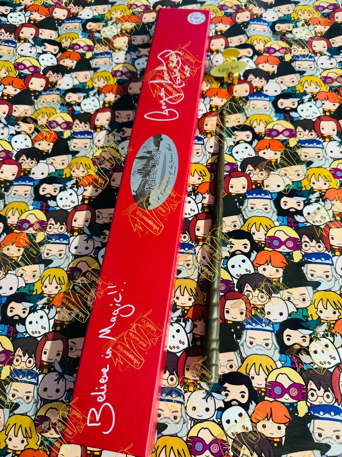 VARITA FIRMADA POR KATIE BELL (GEORGINA LEONIDAS)