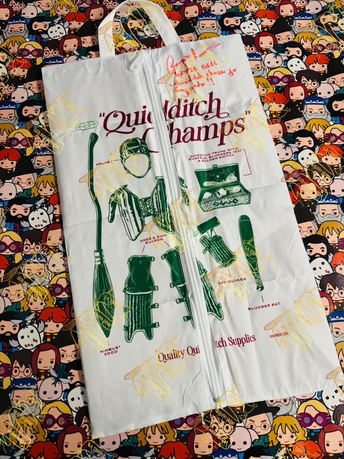 REPLICA SACO DE QUIDDITCH FIRMADO POR KATIE BELL (GEORGINA LEONIDAS)