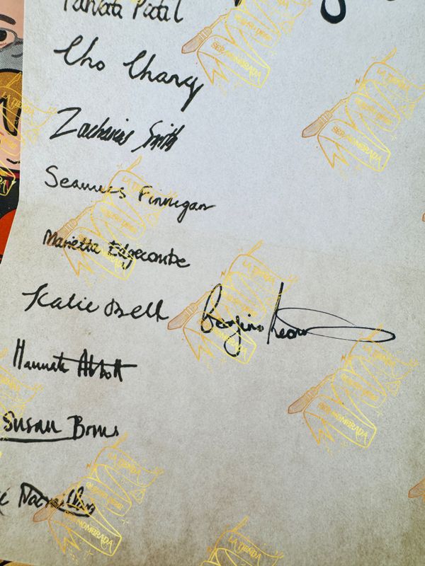 FOLLETO DUMBLEDORE´S ARMY FIRMADO POR PADMA PATIL (AFSHAN AZAD) & POR KATIE BELL (GEORGINA LEONIDAS)