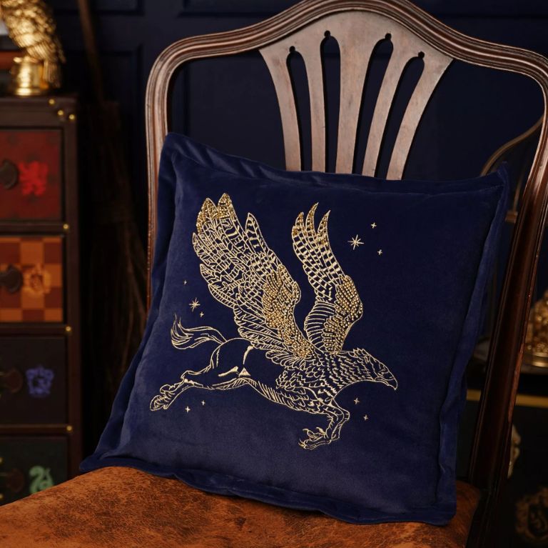 PREVENTA - COJIN TERCIOPELO BUCKBEAK HARRY POTTER