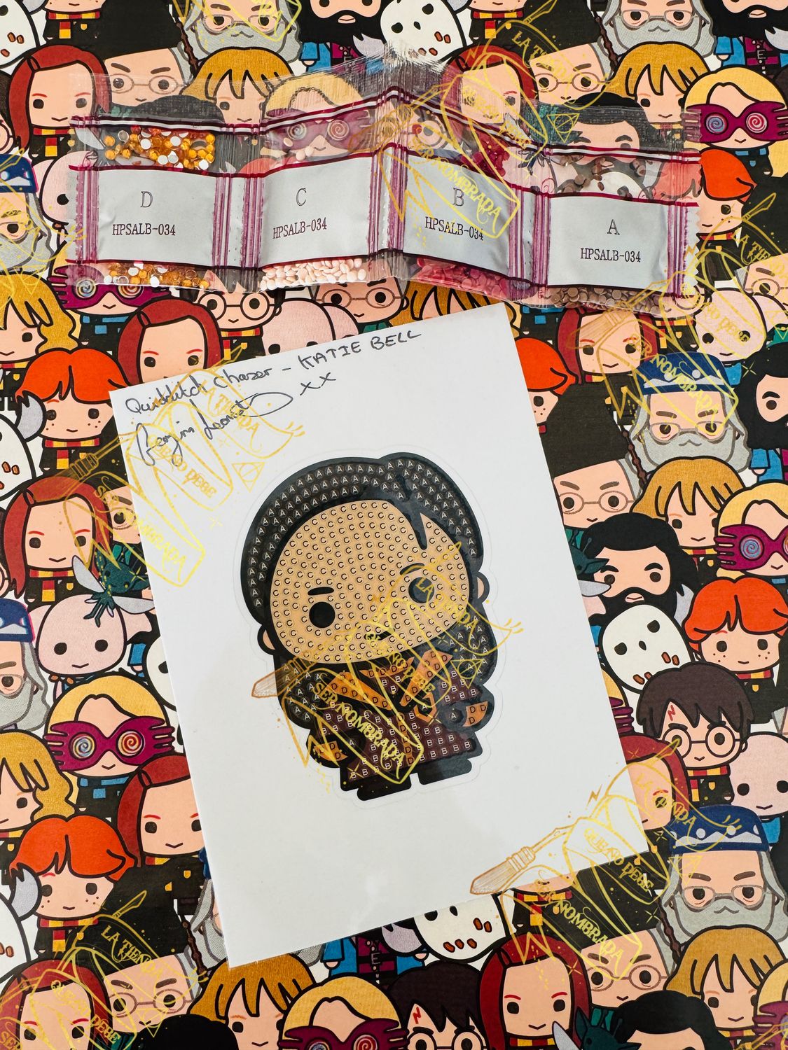 PEGATINA CRYSTAL ART FIRMADA POR KATIE BELL (GEORGINA LEONIDAS)