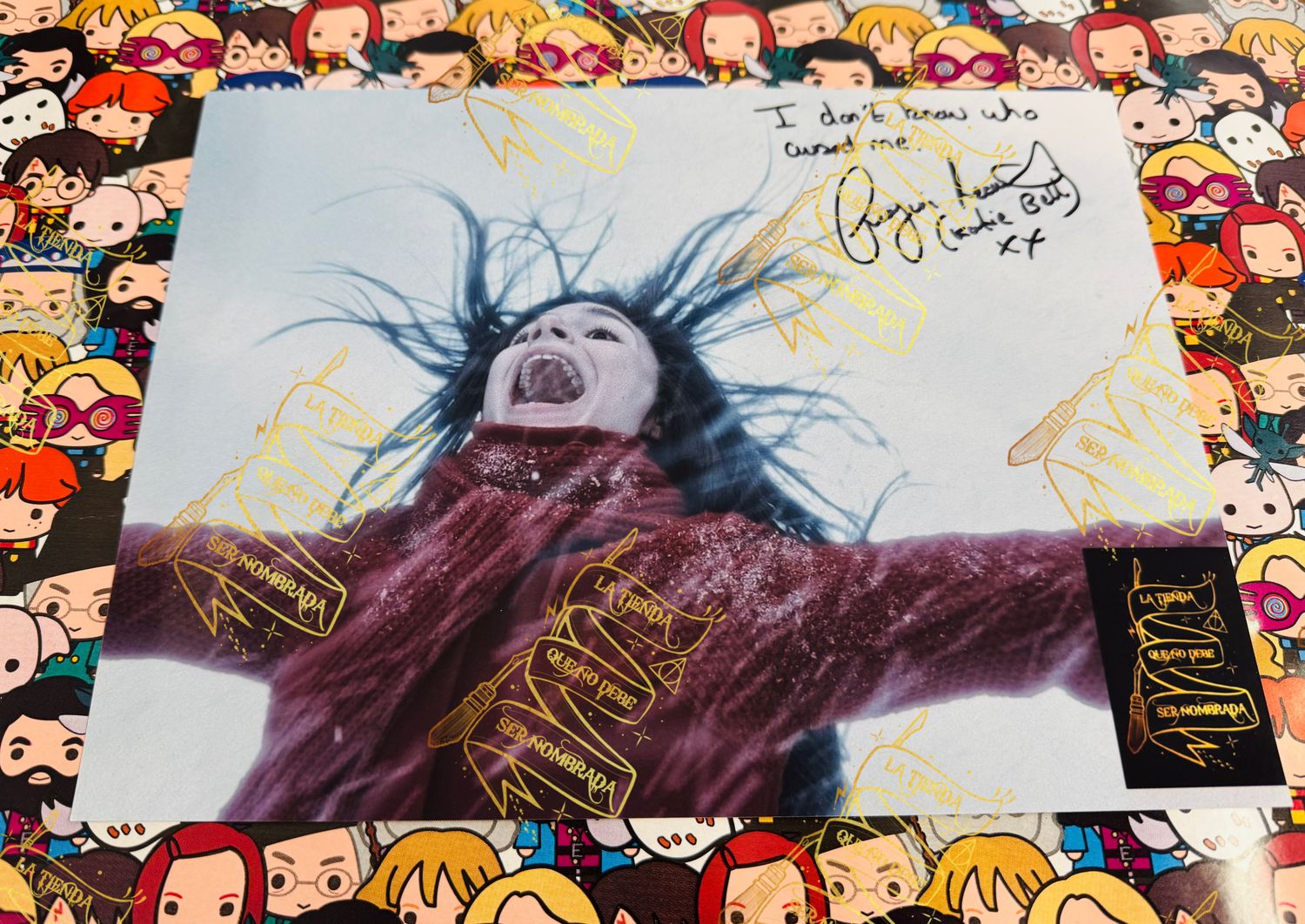 FOTOGRAFIA FIRMADO POR KATIE BELL (GEORGINA LEONIDAS)