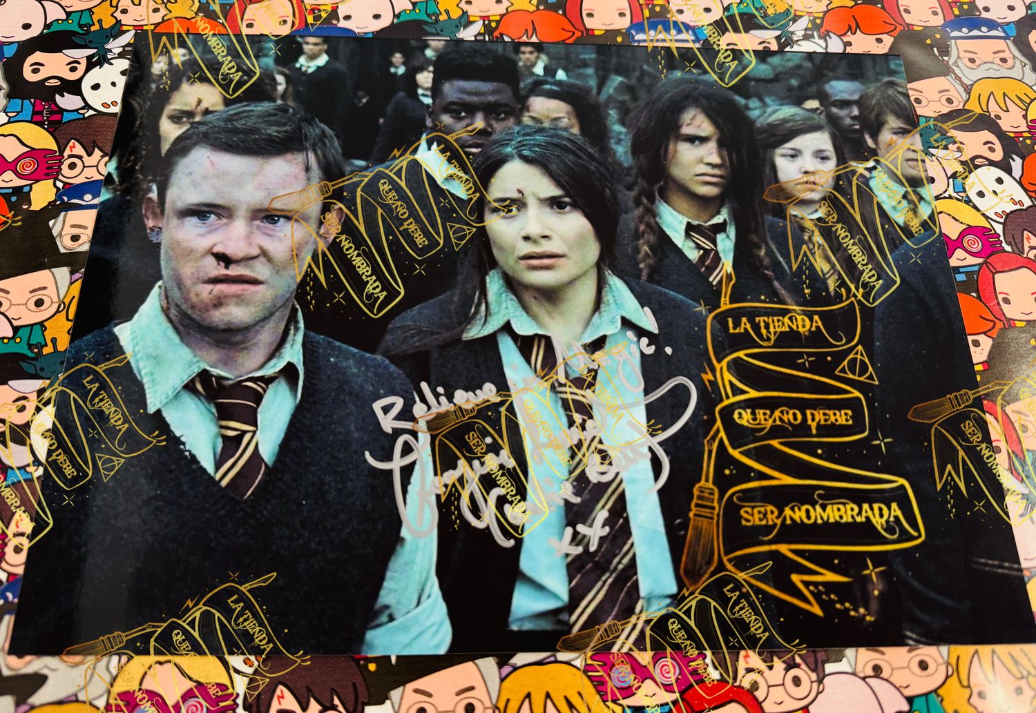 FOTOGRAFIA FIRMADO POR KATIE BELL (GEORGINA LEONIDAS)