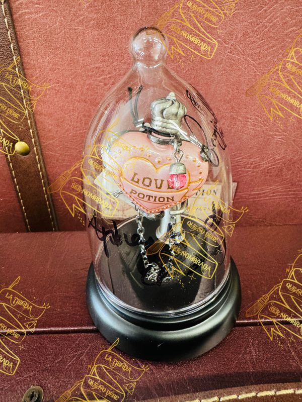 REPLICA POCION AMOR FIRMADO POR PADMA PATIL (AFSHAN AZAD) & POR KATIE BELL (GEORGINA LEONIDAS)