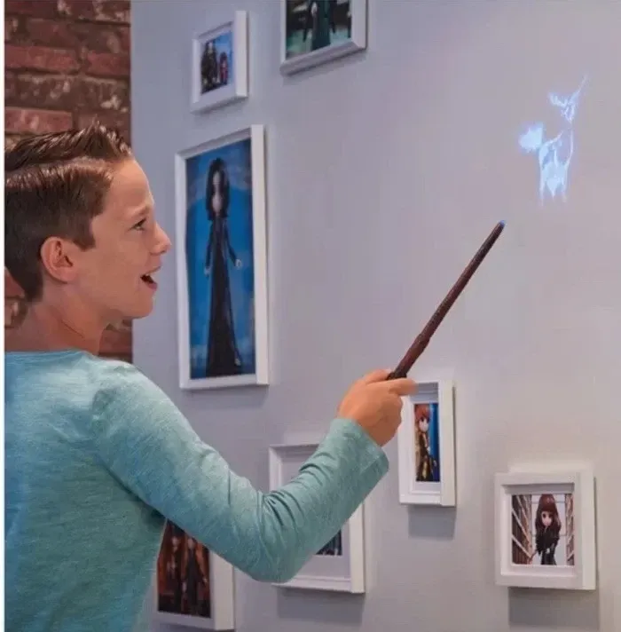 VARITA HARRY POTTER INTERACTIVA & PROYECTOR HARRY POTTER