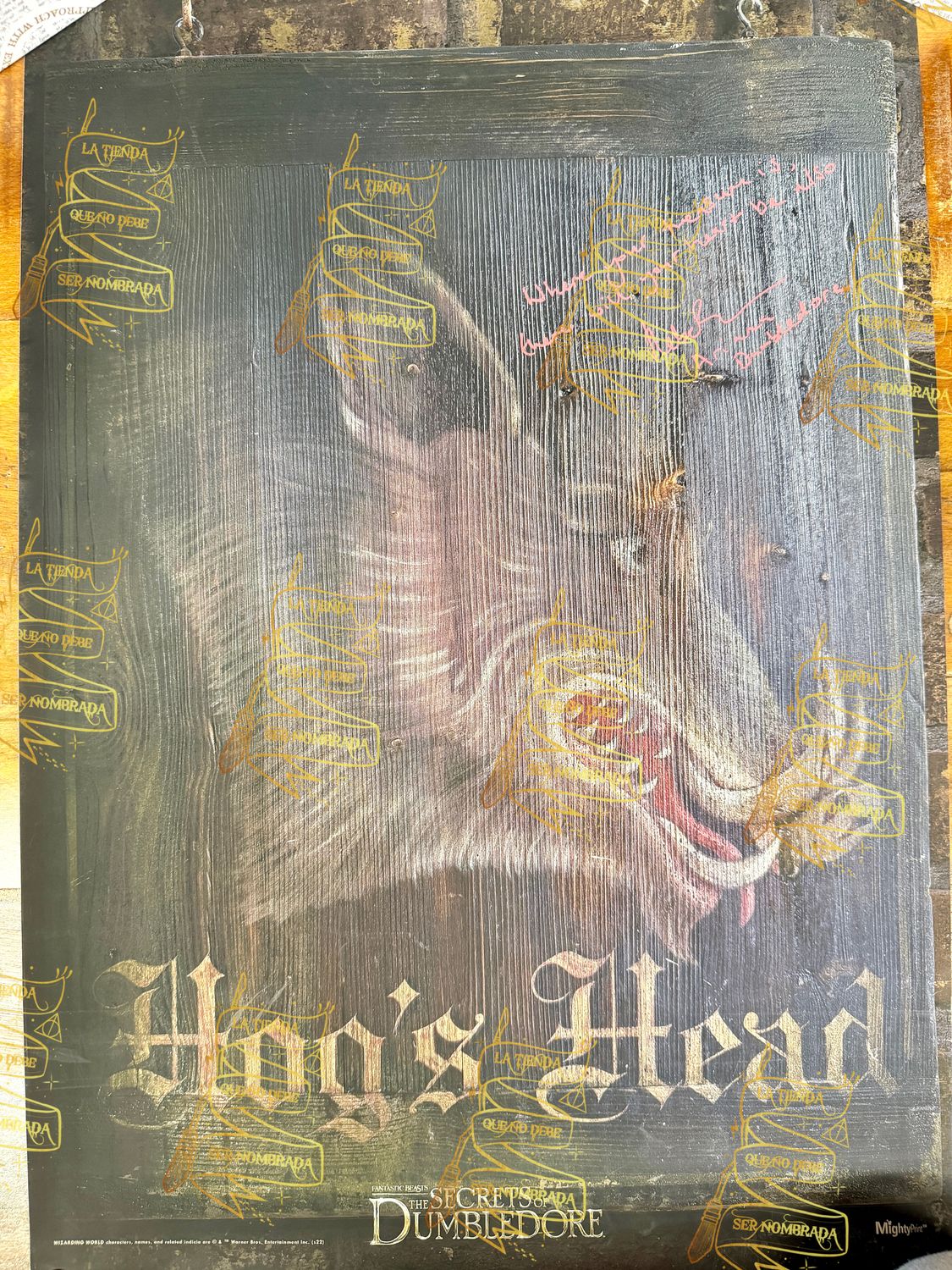 POSTER HOG´S HEAD FIRMADA POR ARIANA DUMBLEDORE (HEBE BEARDSALL)