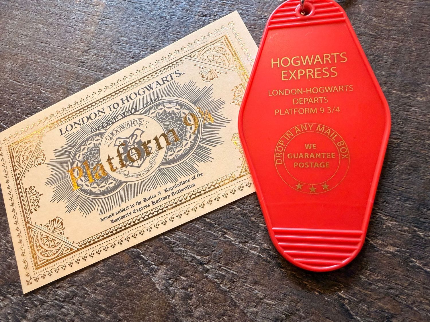 SET REPLICA BILLETE TREN PLATAFORMA 9 3/4 & LLAVERO HOGWARTS EXPRESS HARRY POTTER