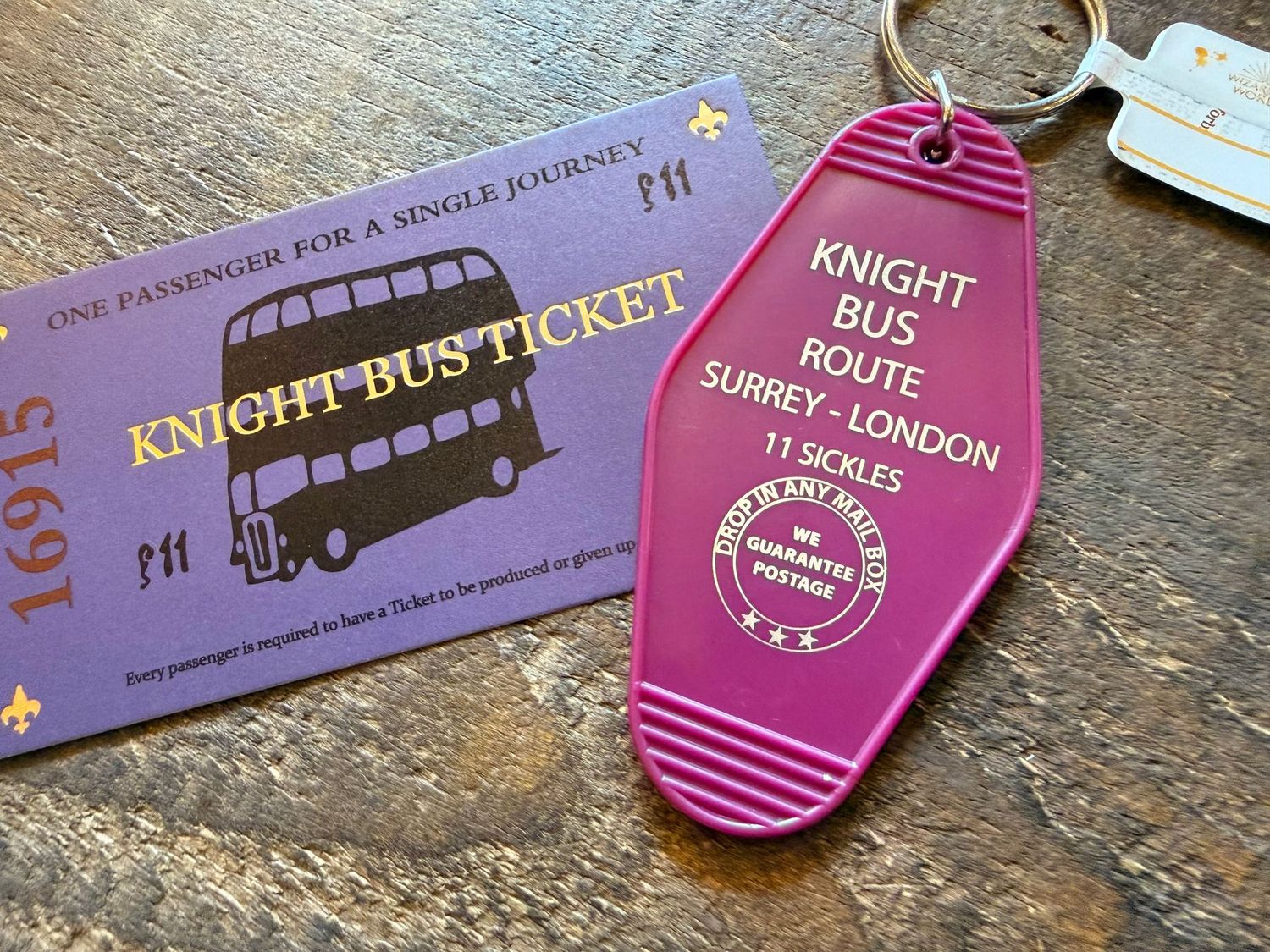 SET REPLICA BILLETE BUS NOCTAMBULO & LLAVERO BUS NOCTAMBULO HARRY POTTER