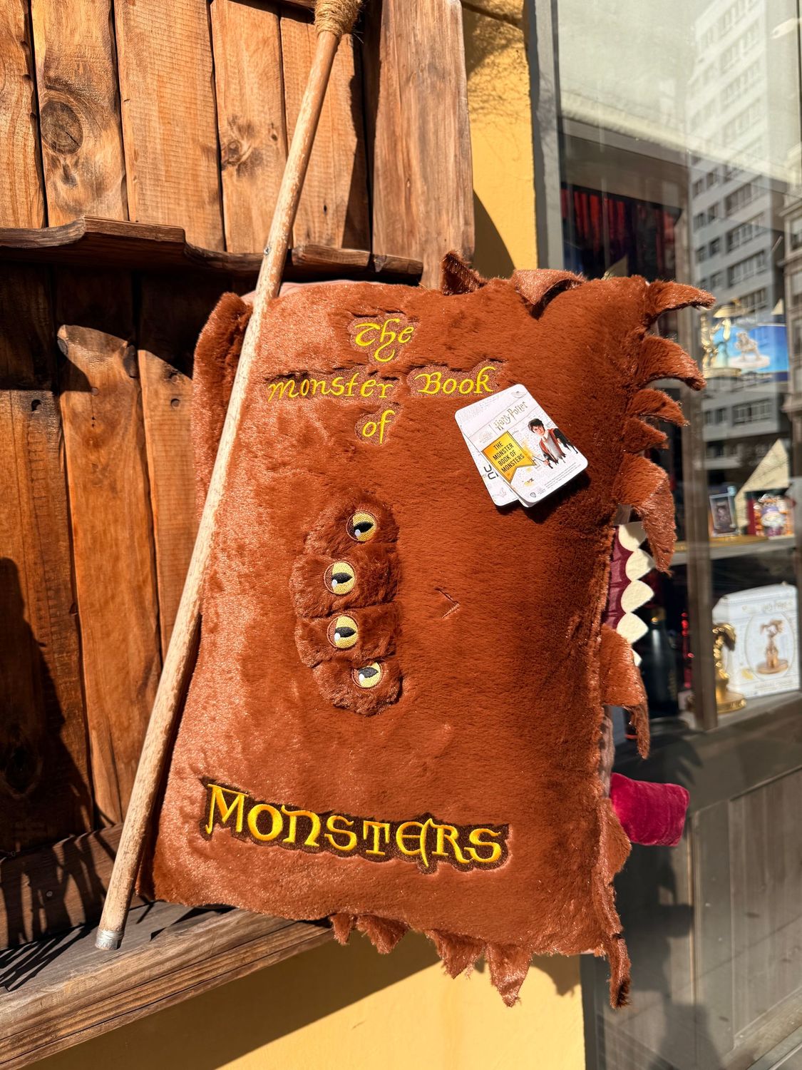 PELUCHE LIBRO MONSTRUOSO 55CM HARRY POTTER PELUCHE LIBRO MONSTRUOSO 55CM HARRY POTTER