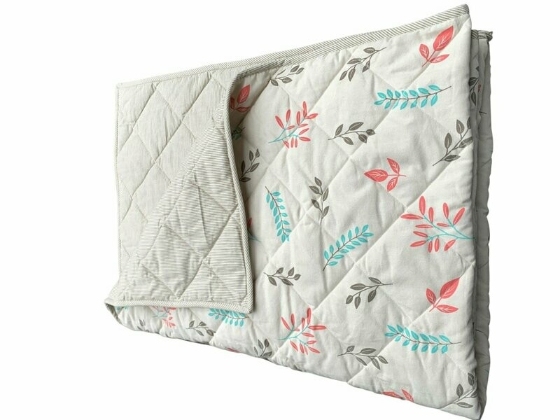 Quilt beige m. Blätter u. Streifen Quilt beige m. Blätter u. Streifen