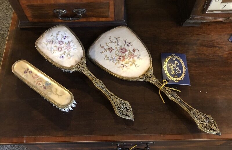 Victorian Dresser set