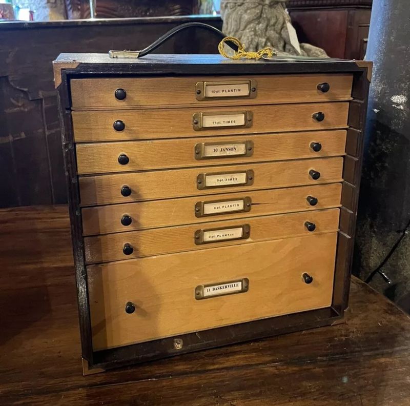 Collectors / font cabinet