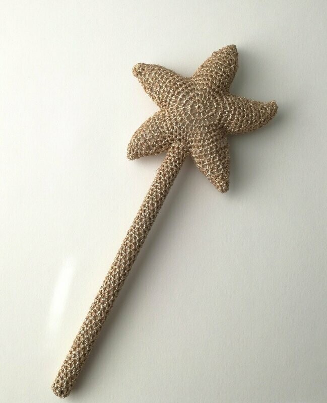 Baguette magique crocheté doré