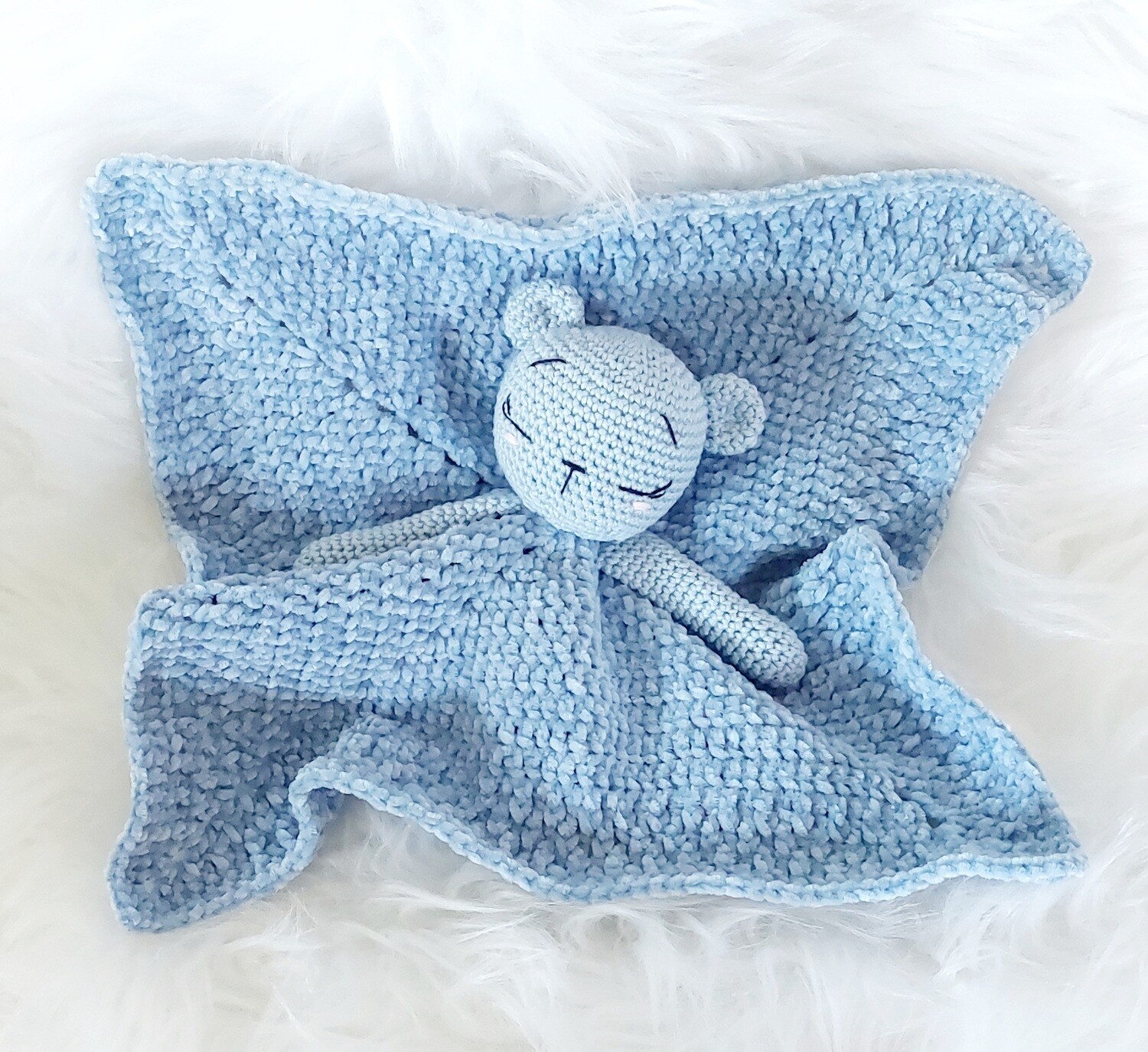Doudou-lange extrêmement doux crocheté en fil chenille bleu avec tête d'ours