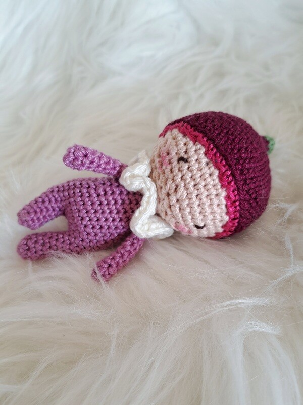 Petite Poupée Aubergine crocheté en fil de coton