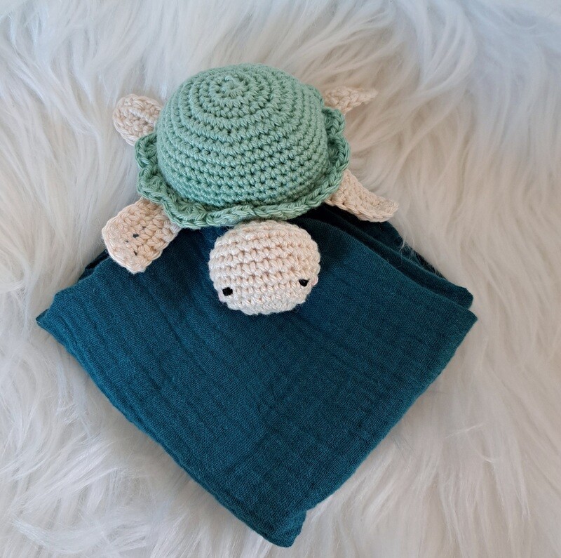 Doudou-lange en double gaze couleur bleu canard et petite Tortue