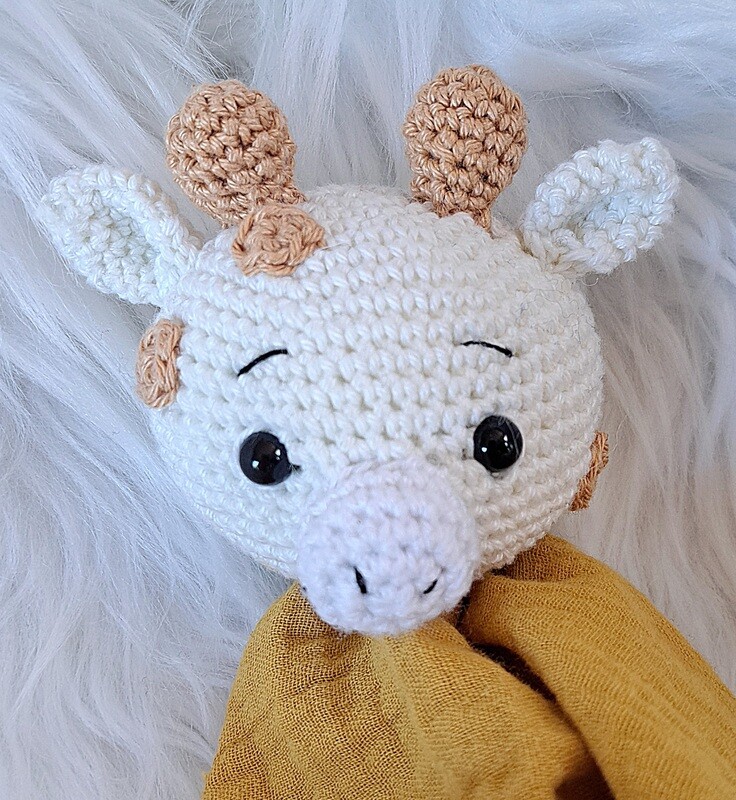 Doudou-lange en double gaze couleur moutarde avec tête de Girafe
