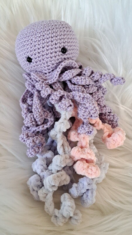 Doudou méduse grelot lila avec tentacules