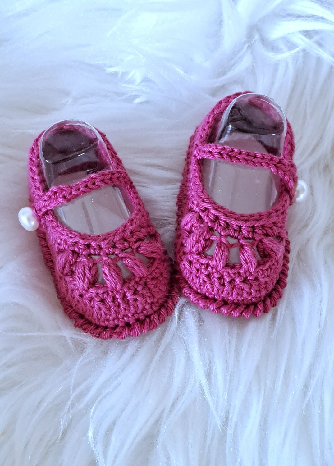 Chausson-sandales bébé 0-3 mois couleur rose fuchsia crocheté en fil coton