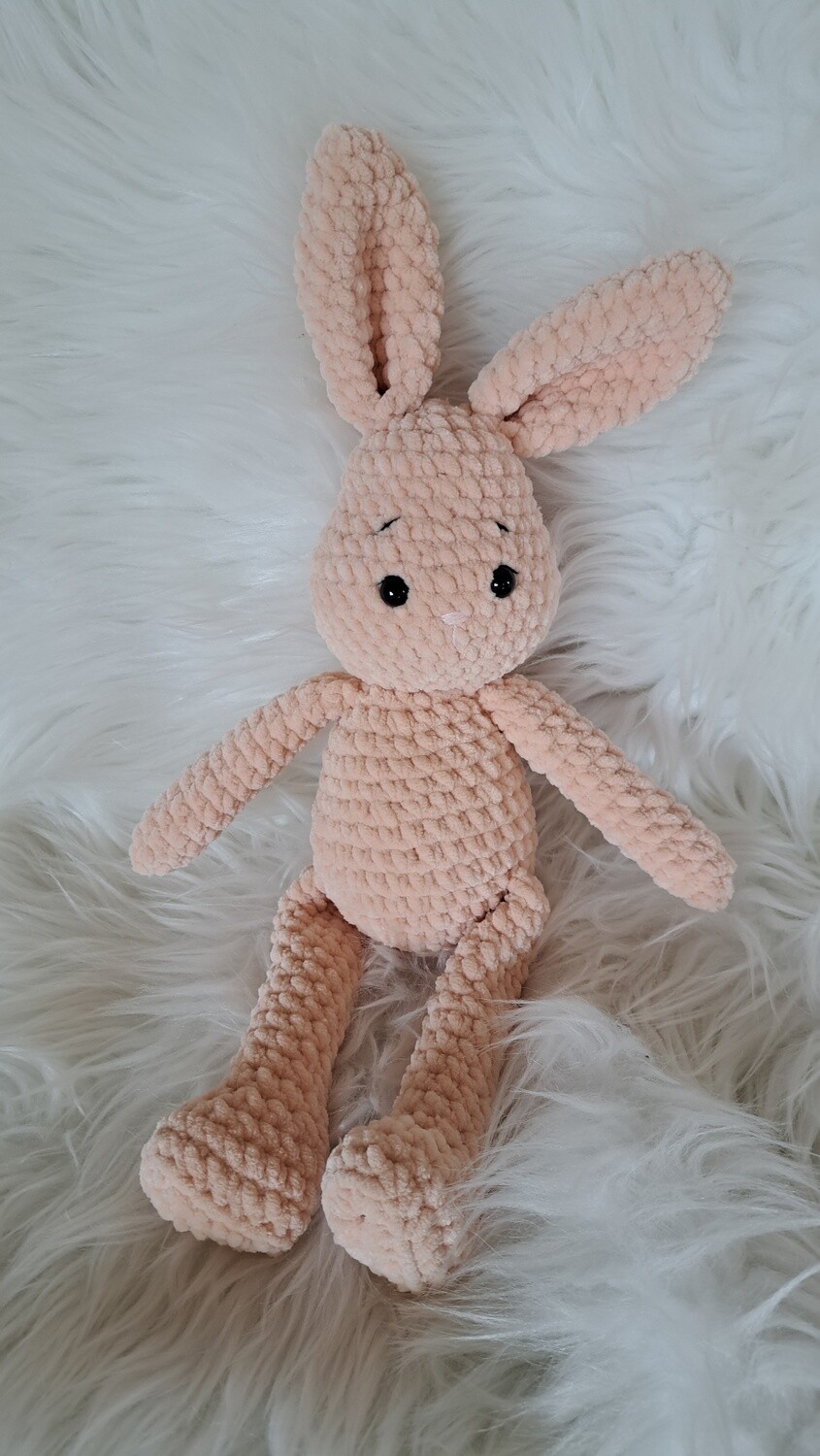 Doudou Lapin long couleur rose corail crocheté en fil chenille velours