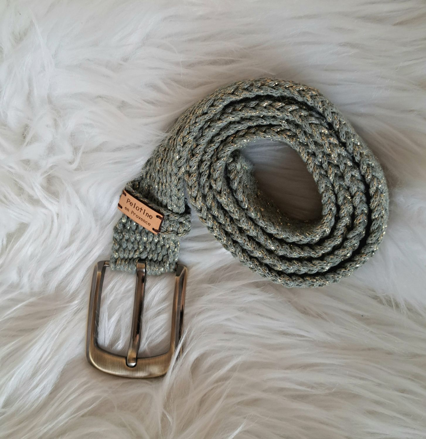 Ceinture crocheté en fil macramé de coton couleur Kaki et fil doré