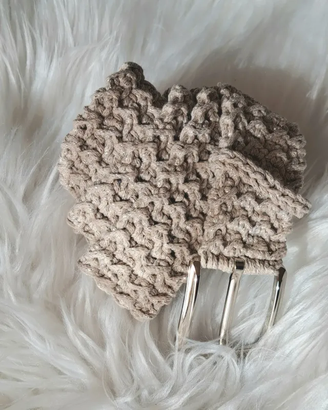 Ceinture crocheté en fil macramé de coton couleur beige et fil argenté