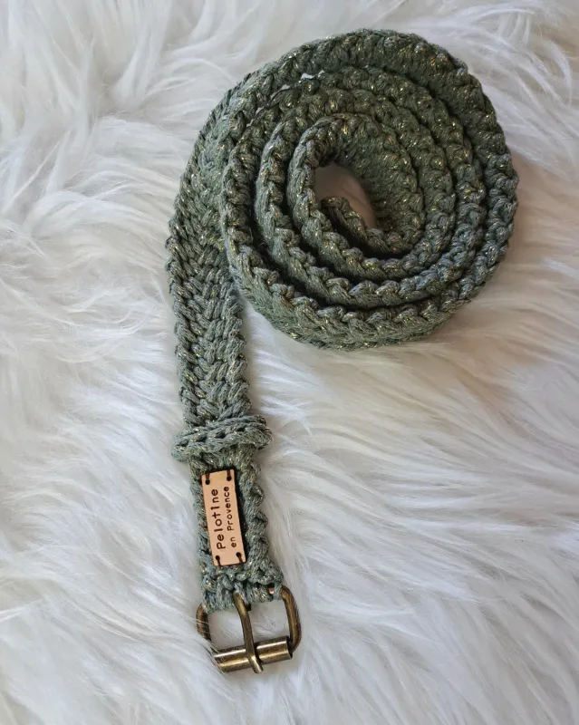 Ceinture crocheté en fil macramé de coton couleur  Kaki et fil doré