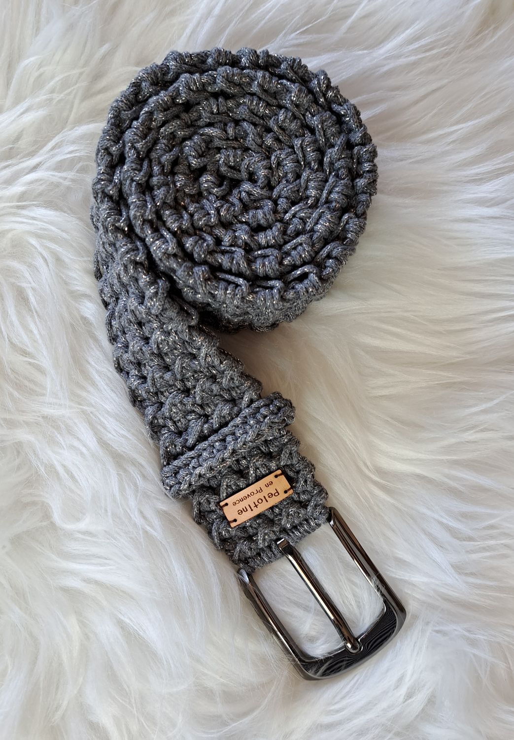 Ceinture crocheté en fil macramé de coton couleur gris anthracite et fil argenté