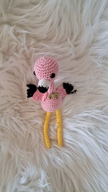 Doudou Flamant rose crocheté en fil de coton Rose, noir et jaune