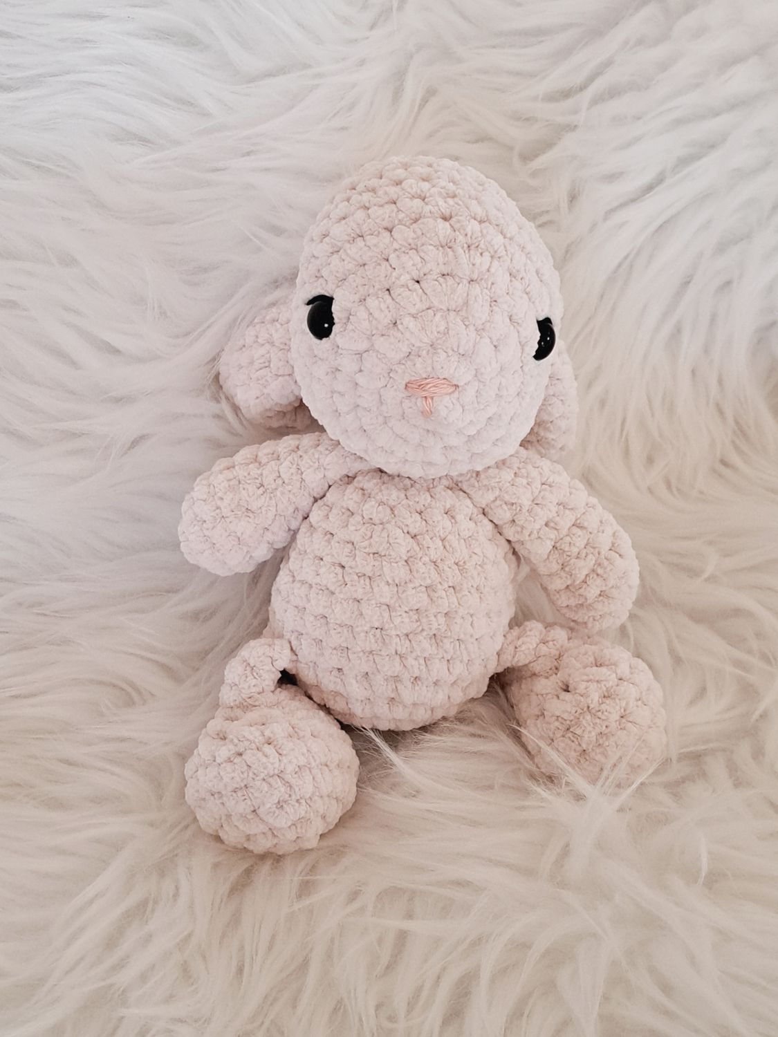 Doudou Lapin couleur crème crocheté en fil chenille velours