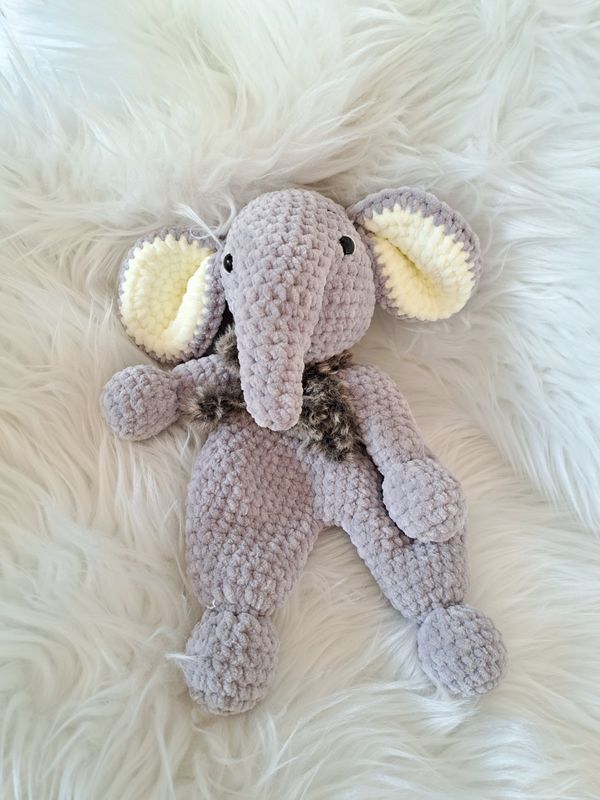 Doudou Éléphant mou crocheté en fil de velours crème et gris