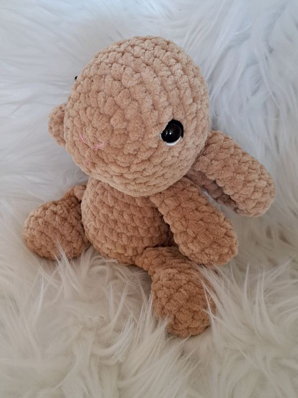 Doudou Lapin couleur beige crocheté en fil chenille velours