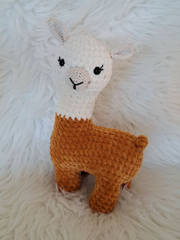 Doudou Lama tous doux crocheté en fil de velours