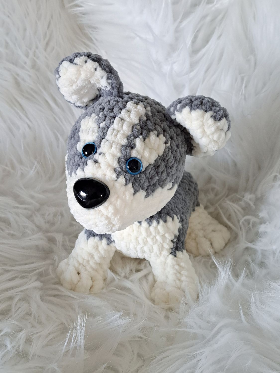 Doudou Chien "Husky " crocheté en fil de velours crème et gris