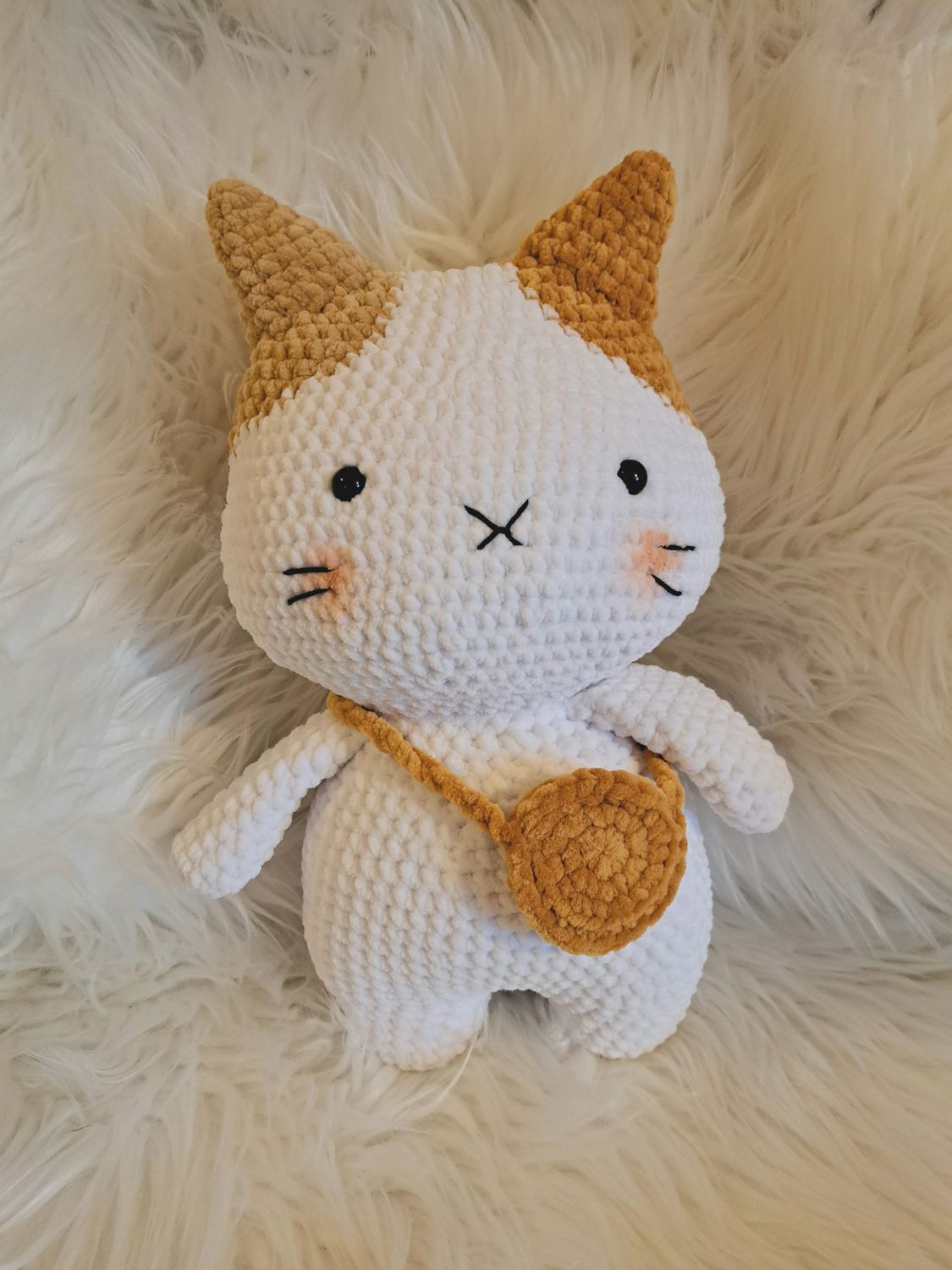 Doudou Chat crocheté en style Kawaii en fil de velours blanc et beige et moutarde