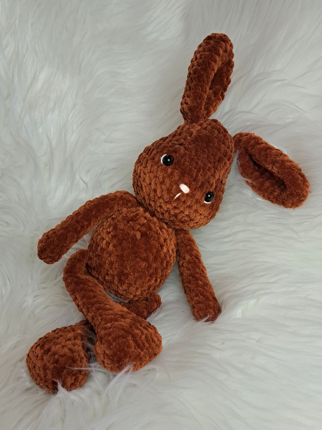 Doudou Lapin long couleur marron crocheté en fil chenille velours
