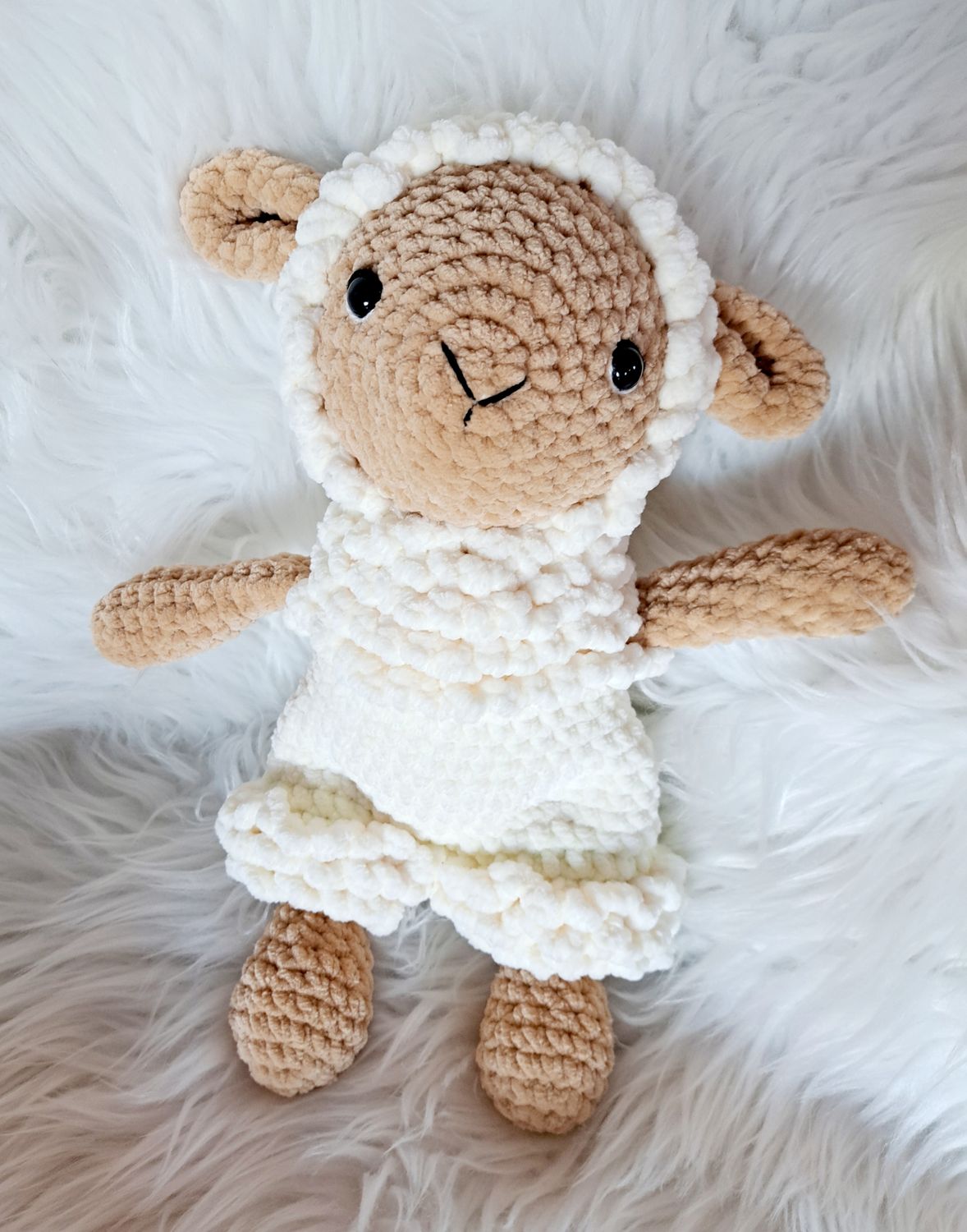 Doudou Mouton tous moux crocheté en velours de coton crème et beige
