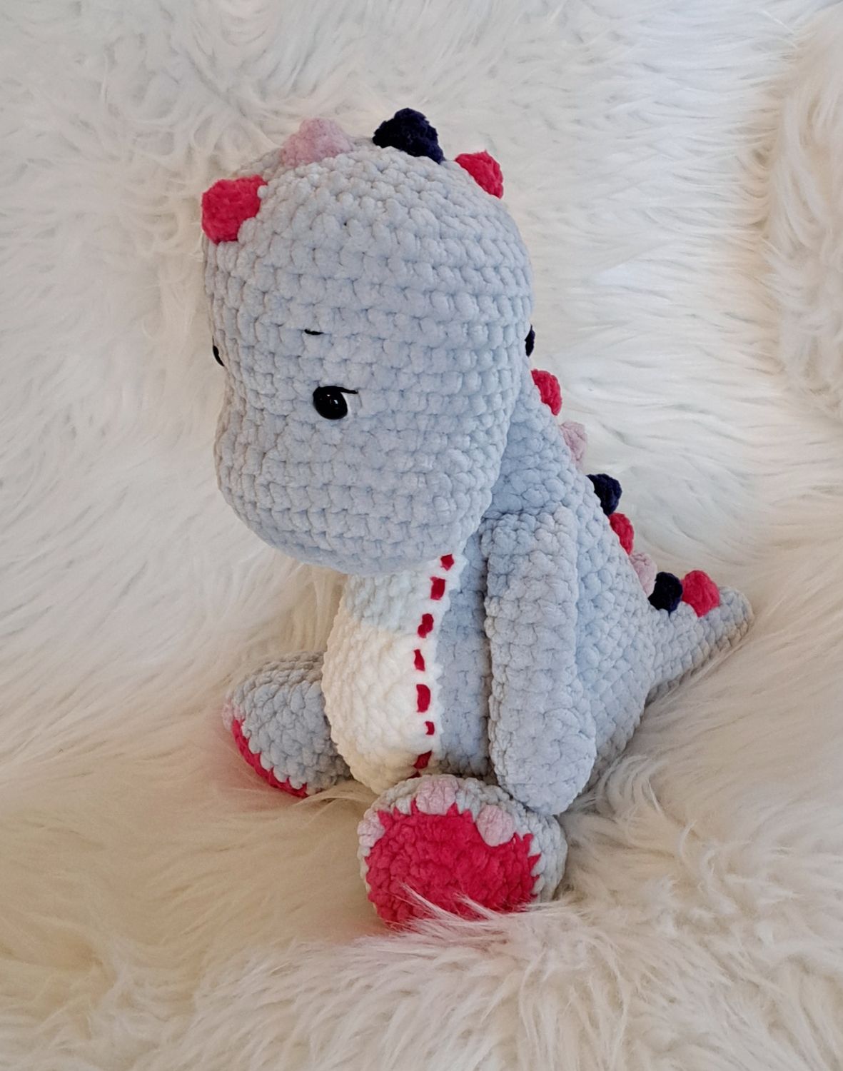 Doudou Dinosaure  tous doux crocheté en fil de velours gris