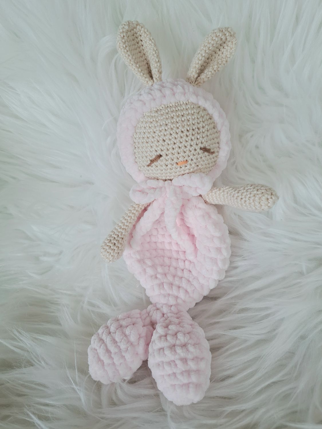 Doudou  bébé Lapin couleur rose tous moux crocheté en velours et coton