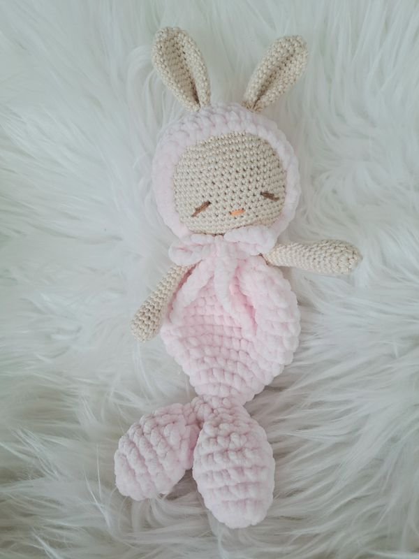 Doudou  bébé Lapin couleur rose tous moux crocheté en velours et coton