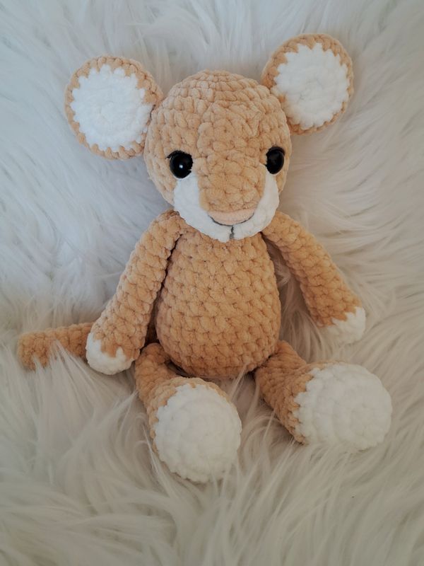 Doudou Lion beige et crème crocheté en fil de velours