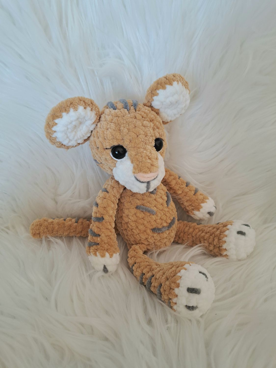 Doudou Tigre beige rayé et crème crocheté en fil de velours