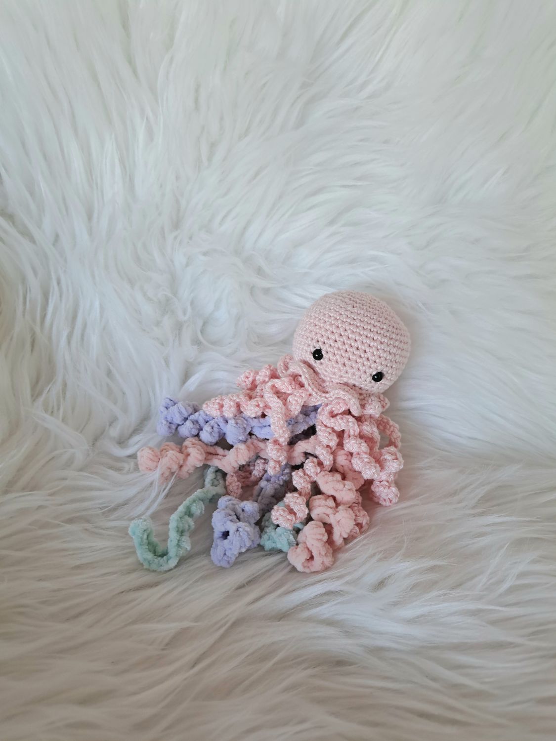 Doudou méduse grelot rose avec tentacules