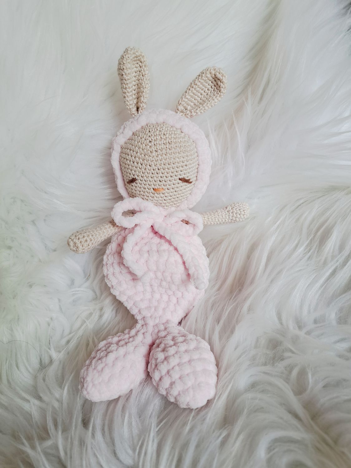 Doudou  bébé Lapin couleur rose tous moux crocheté en velours et coton