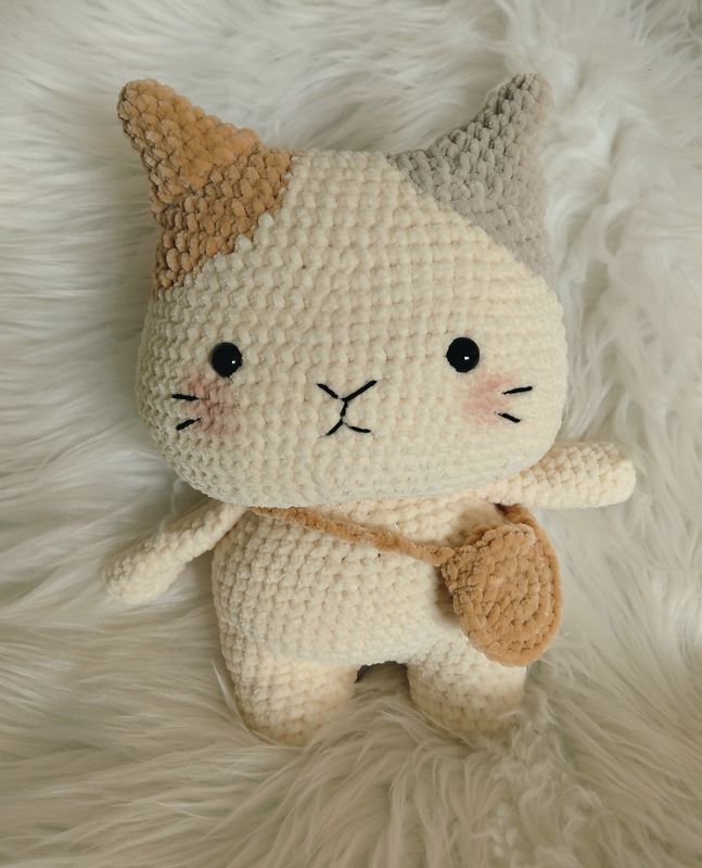 Doudou Chat crocheté en style Kawaii en fil de velours beige,ficelle clair et crème